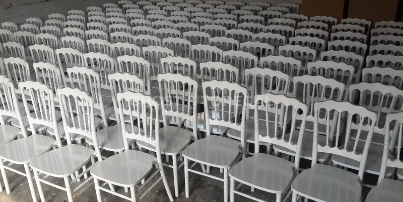 白色拿破仑椅子